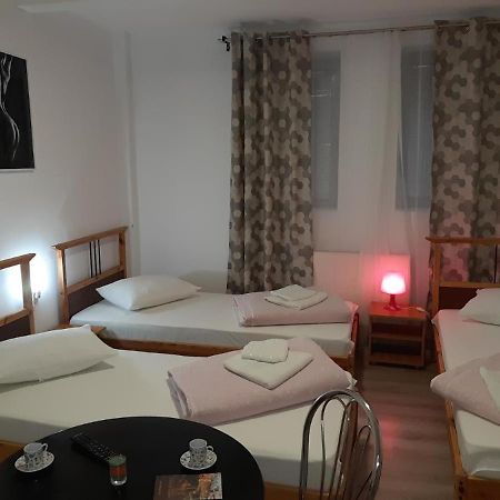 Carol 51 Hostel 布加勒斯特 外观 照片