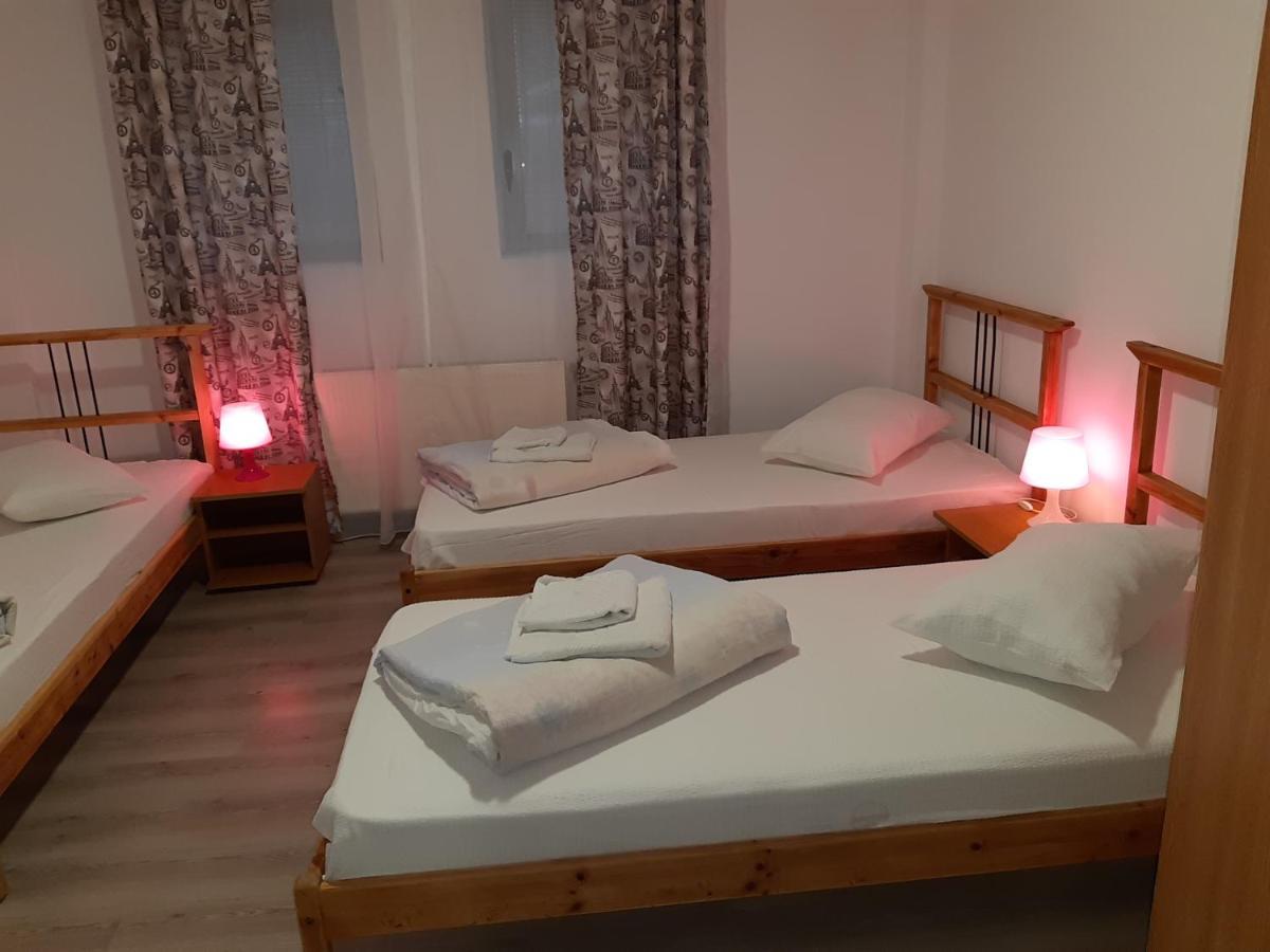 Carol 51 Hostel 布加勒斯特 外观 照片