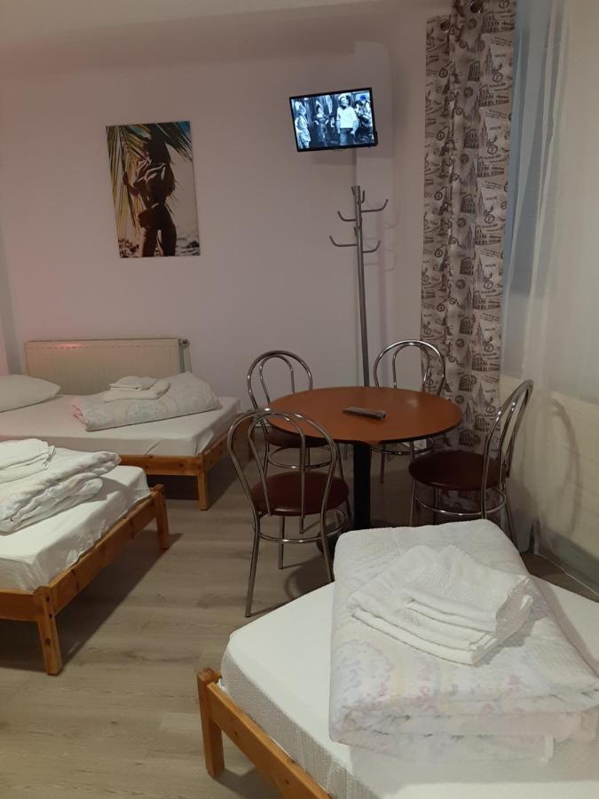 Carol 51 Hostel 布加勒斯特 外观 照片