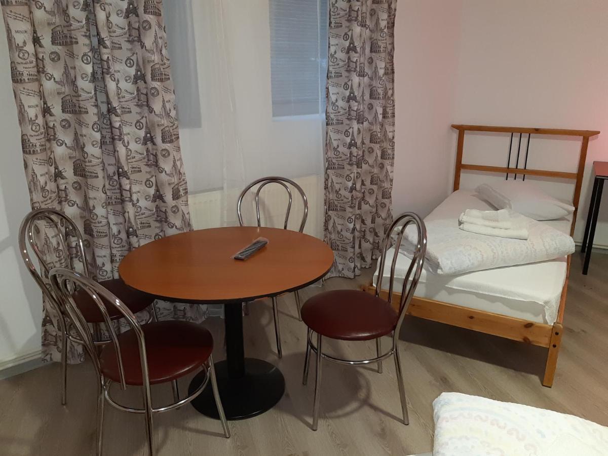 Carol 51 Hostel 布加勒斯特 外观 照片