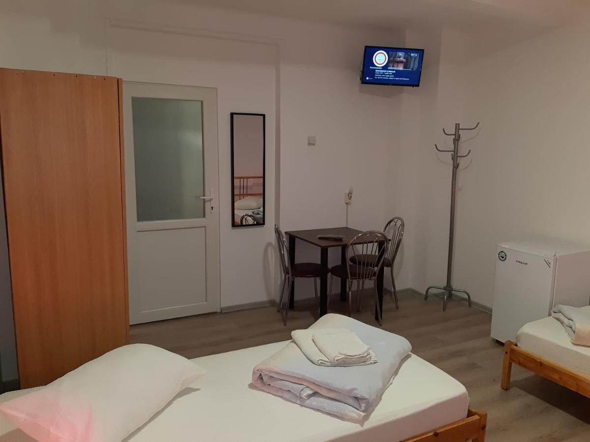 Carol 51 Hostel 布加勒斯特 外观 照片