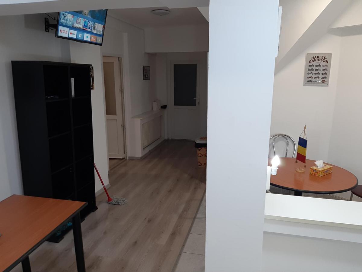 Carol 51 Hostel 布加勒斯特 外观 照片