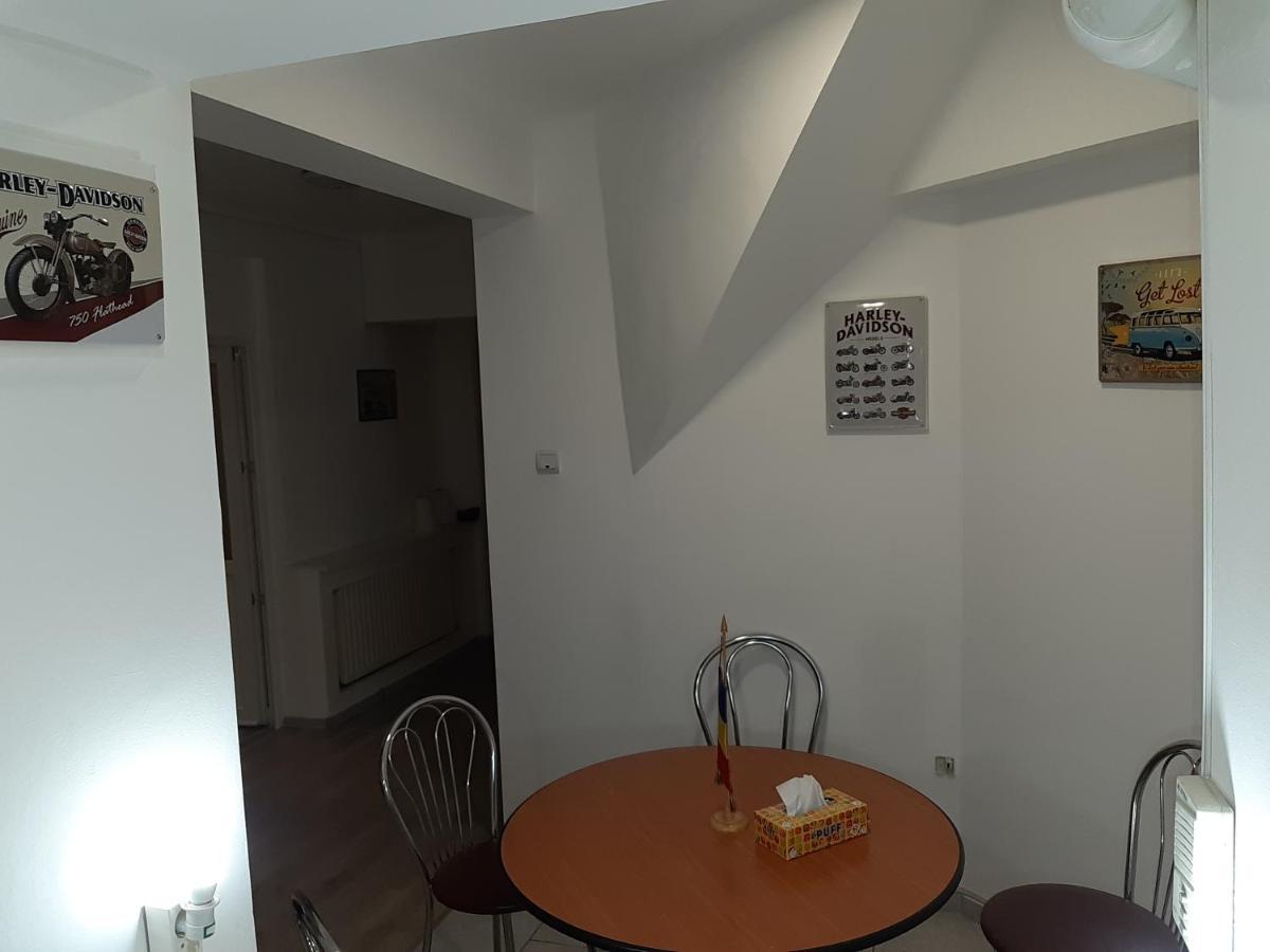 Carol 51 Hostel 布加勒斯特 外观 照片