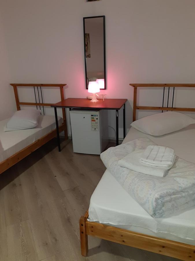 Carol 51 Hostel 布加勒斯特 外观 照片