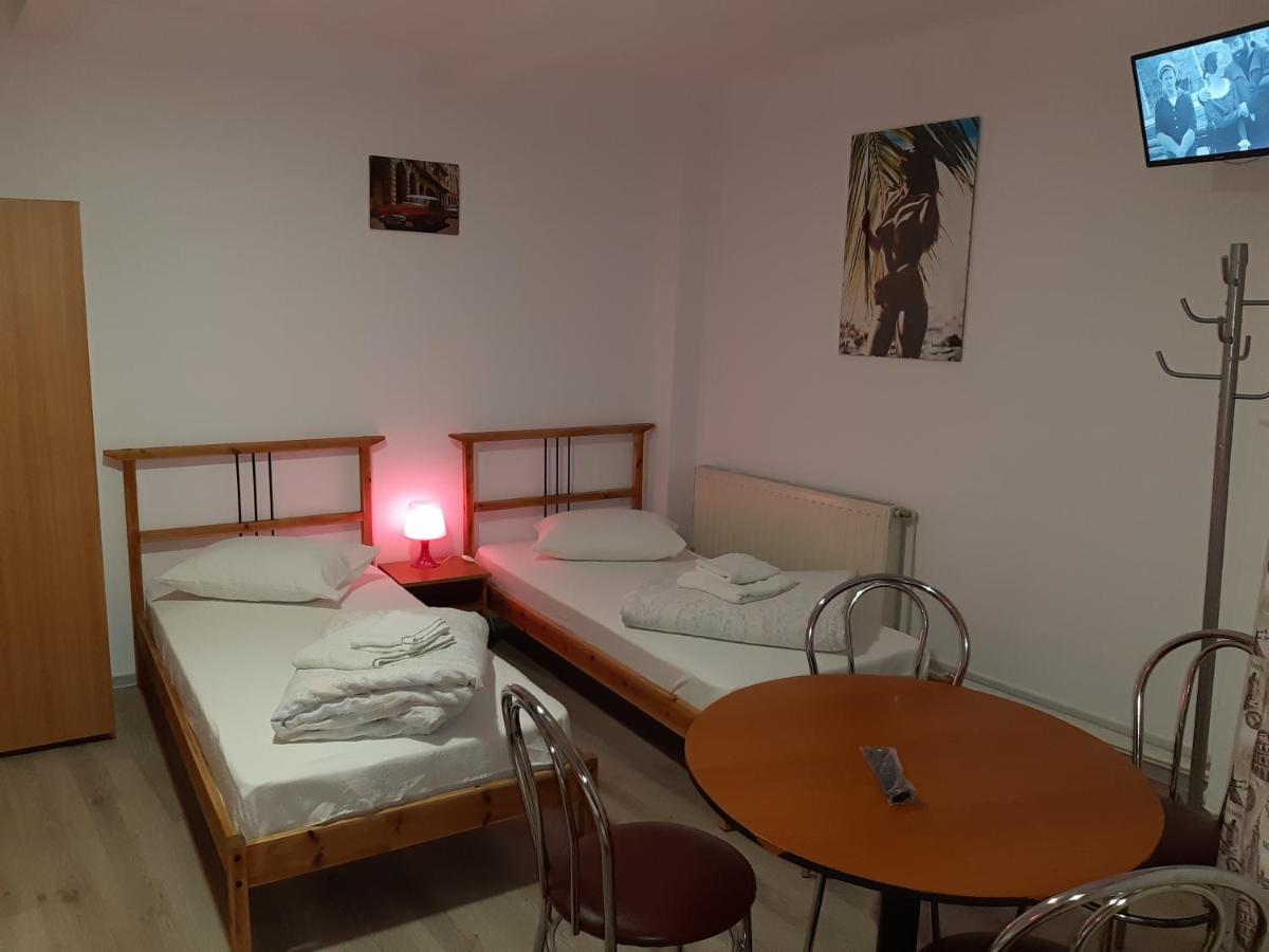 Carol 51 Hostel 布加勒斯特 外观 照片