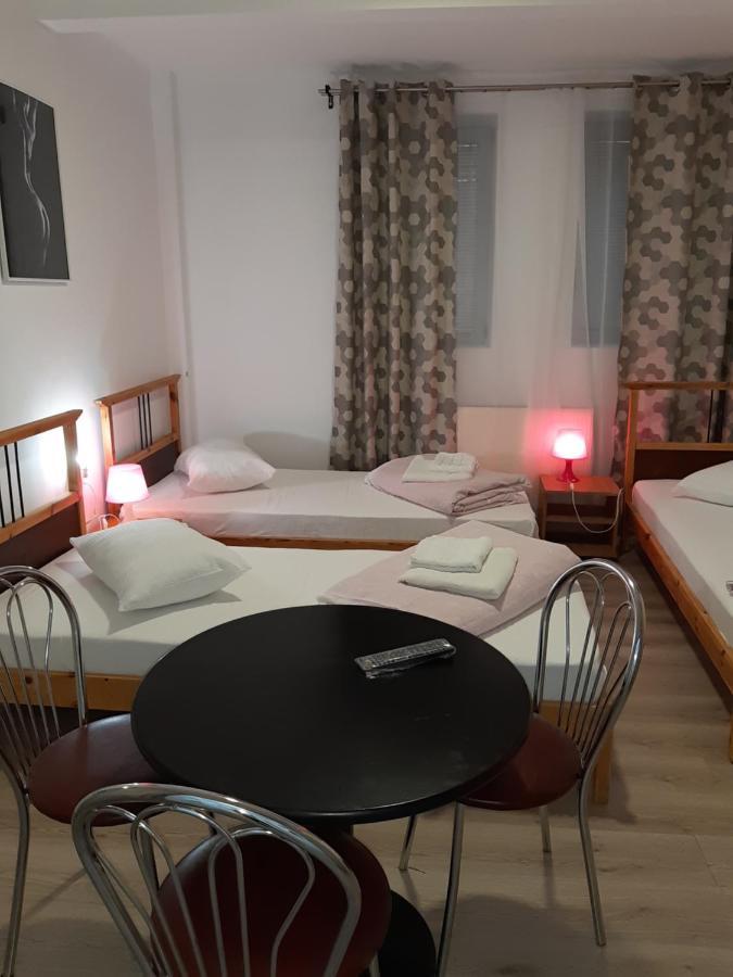 Carol 51 Hostel 布加勒斯特 外观 照片