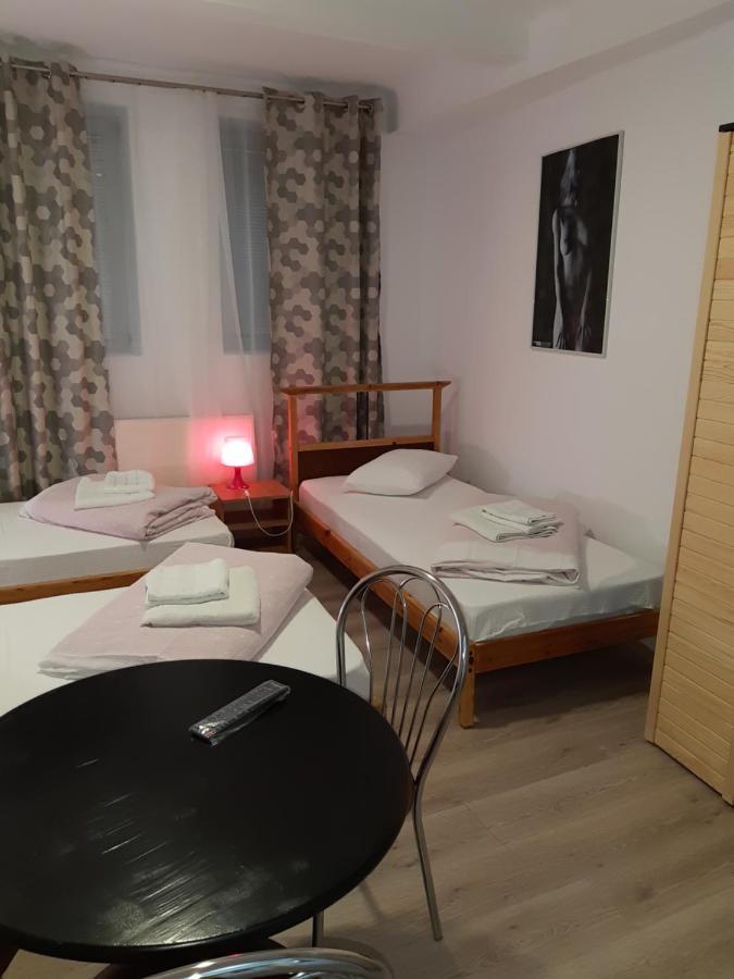 Carol 51 Hostel 布加勒斯特 外观 照片