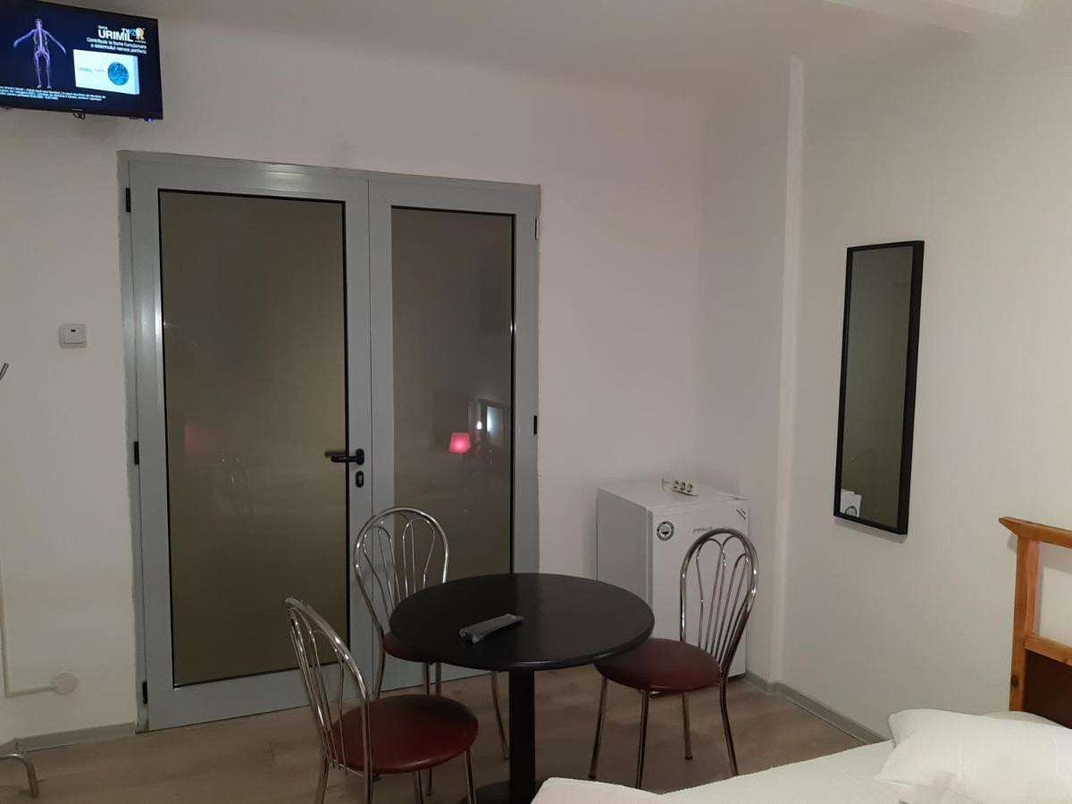 Carol 51 Hostel 布加勒斯特 外观 照片
