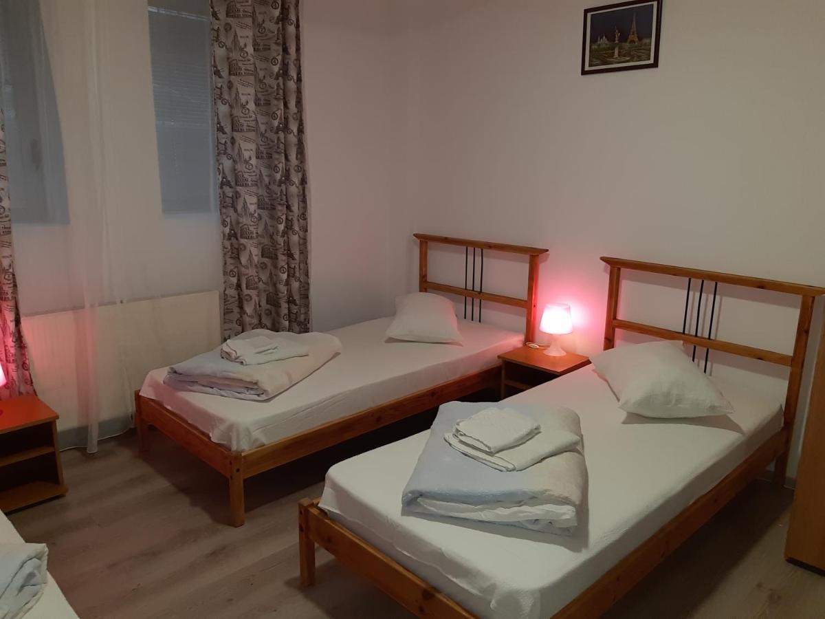 Carol 51 Hostel 布加勒斯特 外观 照片