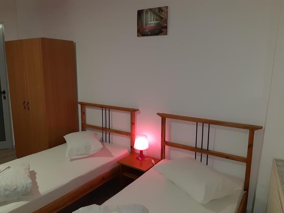 Carol 51 Hostel 布加勒斯特 外观 照片