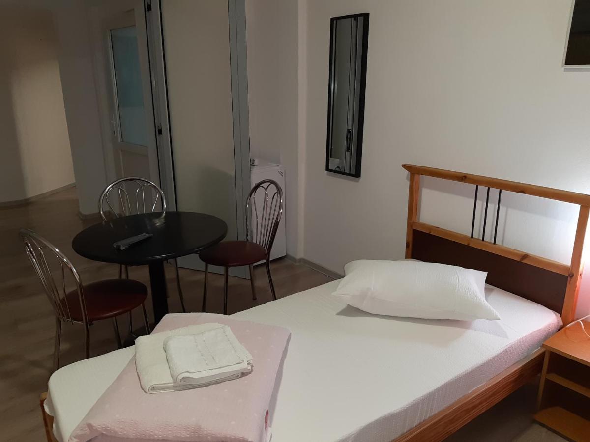 Carol 51 Hostel 布加勒斯特 外观 照片