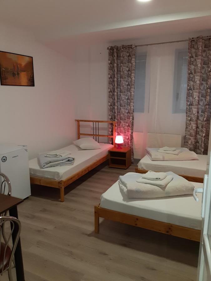 Carol 51 Hostel 布加勒斯特 外观 照片
