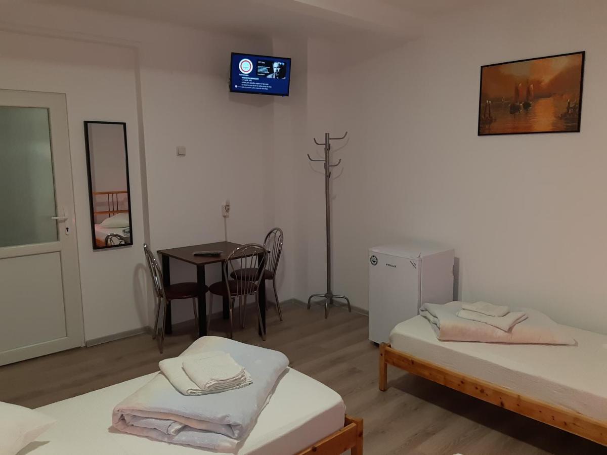 Carol 51 Hostel 布加勒斯特 外观 照片