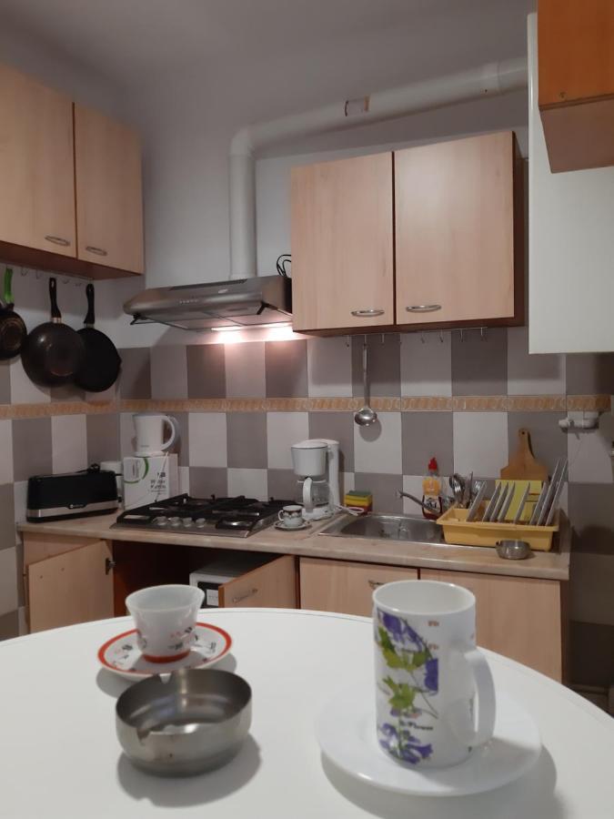 Carol 51 Hostel 布加勒斯特 外观 照片