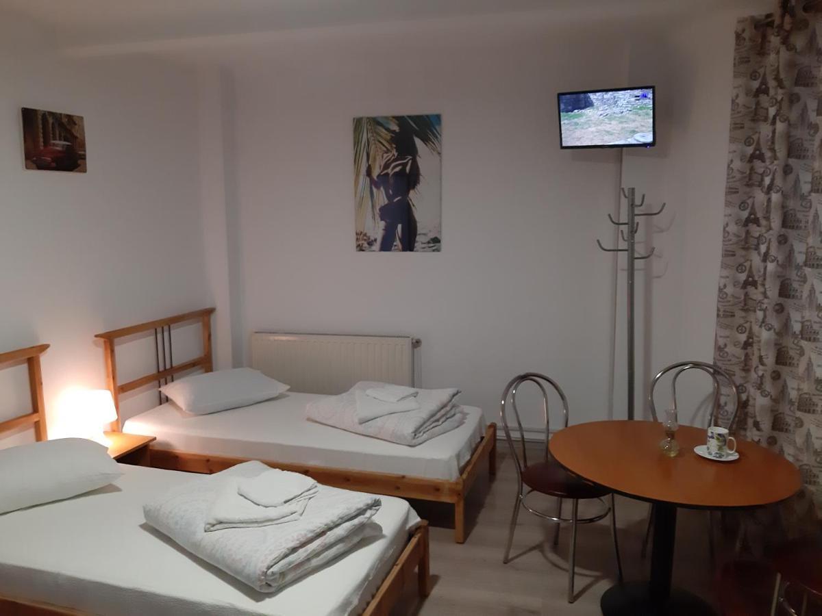 Carol 51 Hostel 布加勒斯特 外观 照片