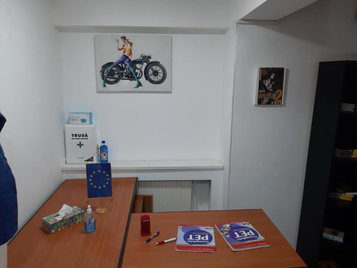 Carol 51 Hostel 布加勒斯特 外观 照片