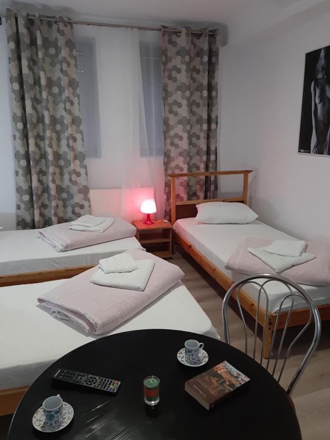 Carol 51 Hostel 布加勒斯特 外观 照片