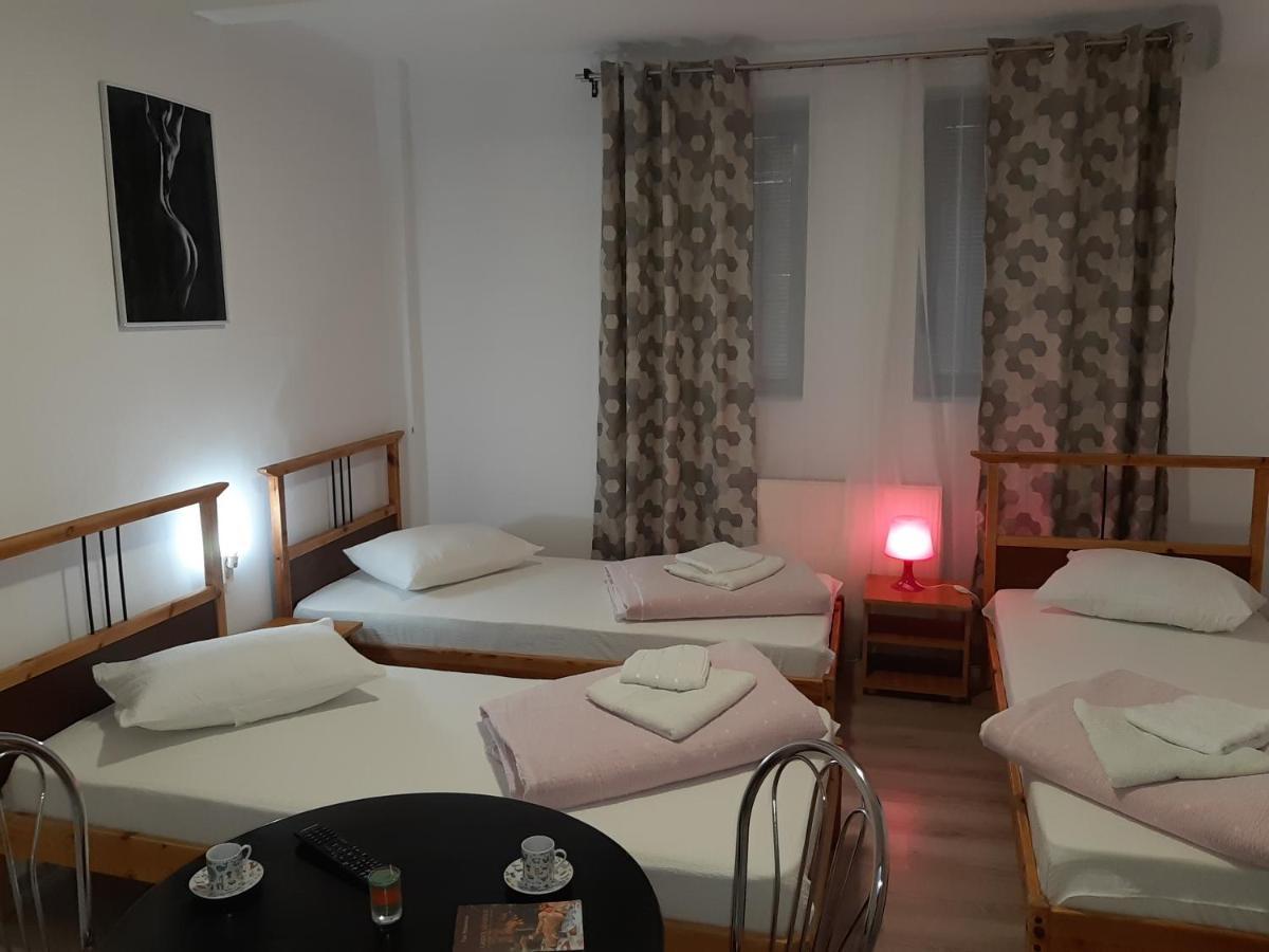 Carol 51 Hostel 布加勒斯特 外观 照片