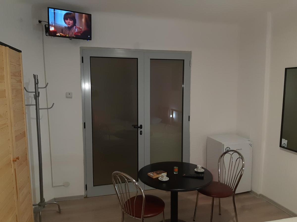 Carol 51 Hostel 布加勒斯特 外观 照片