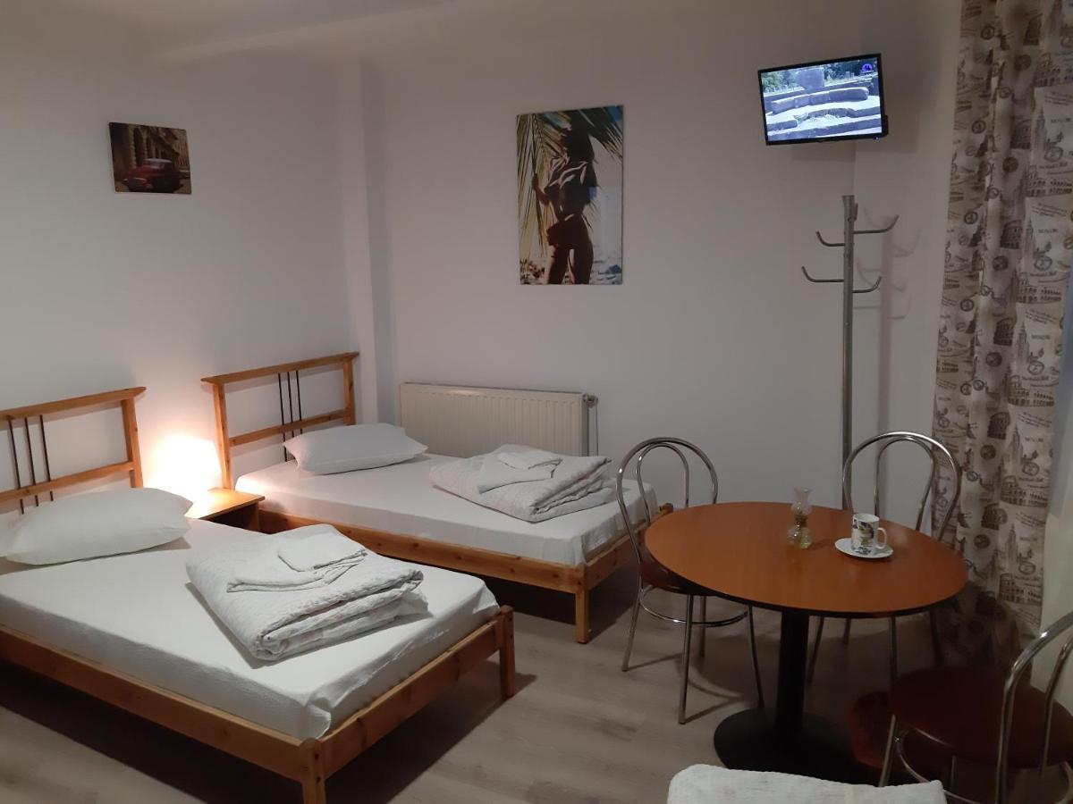 Carol 51 Hostel 布加勒斯特 外观 照片