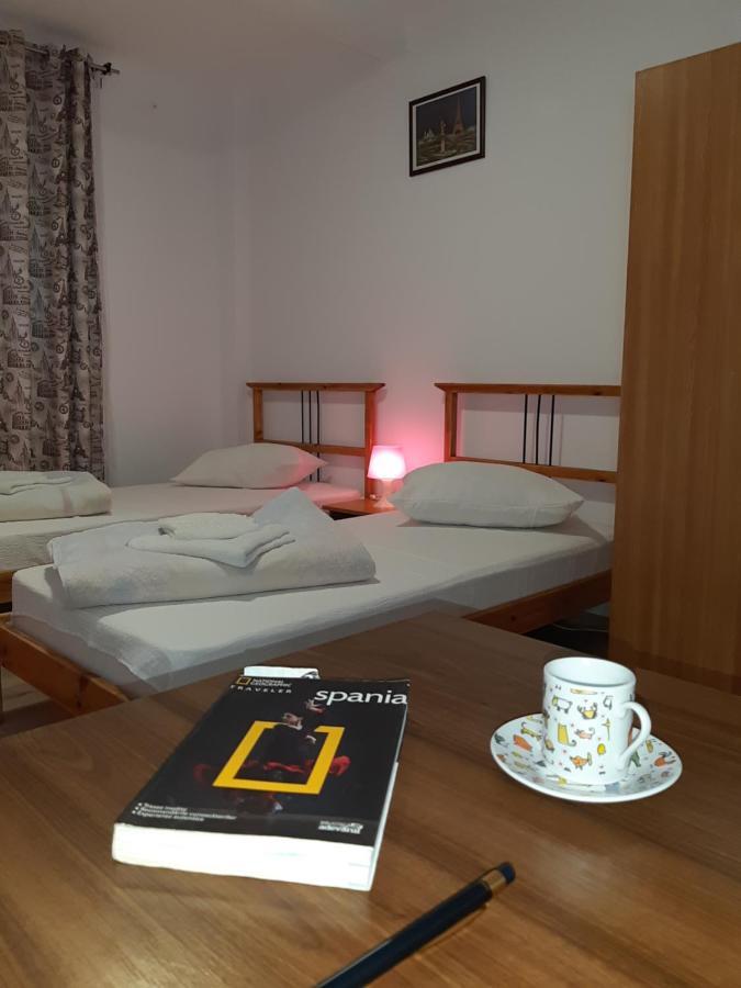 Carol 51 Hostel 布加勒斯特 外观 照片
