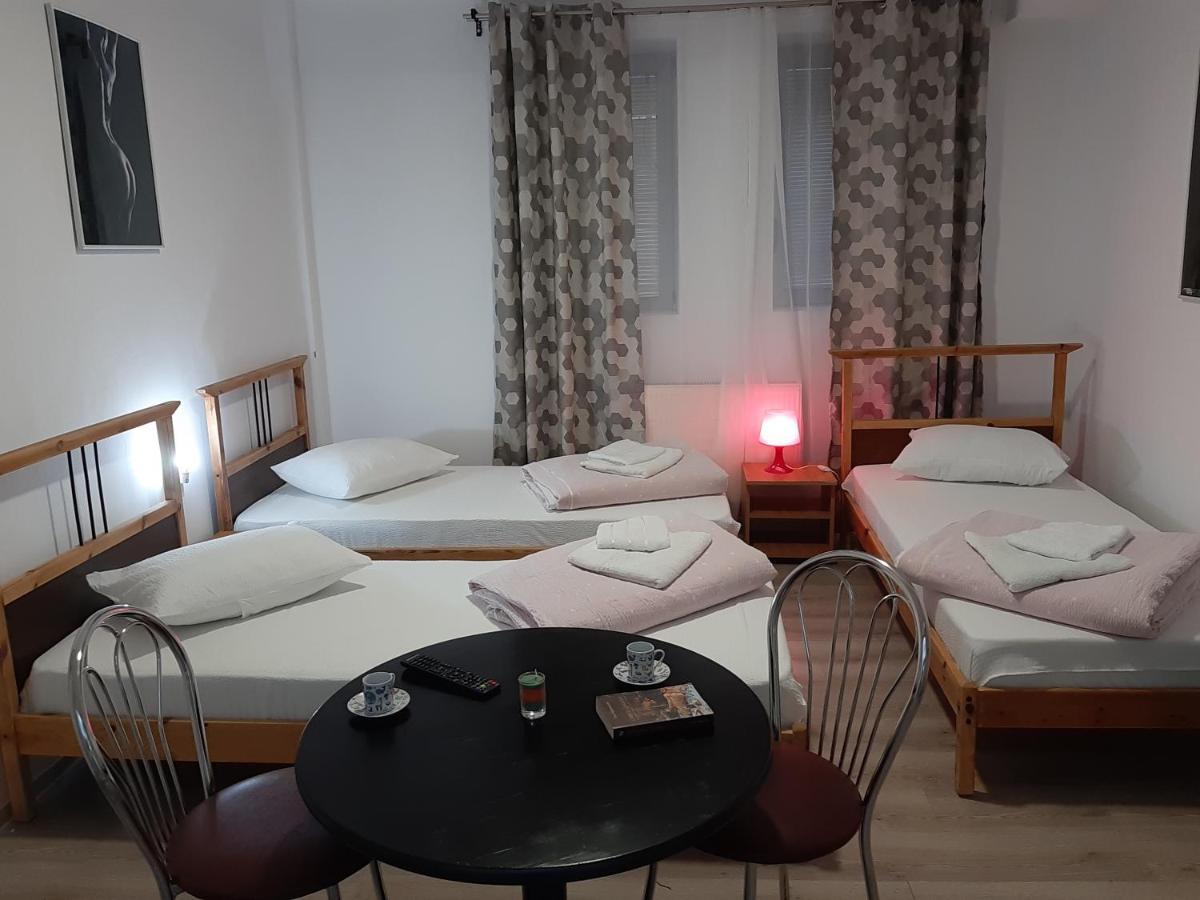 Carol 51 Hostel 布加勒斯特 外观 照片