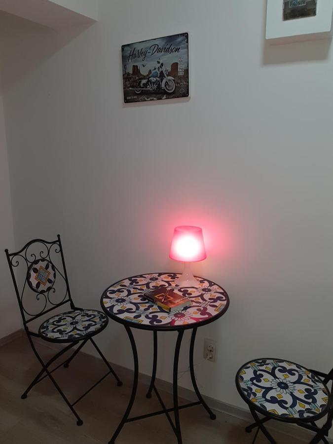Carol 51 Hostel 布加勒斯特 外观 照片