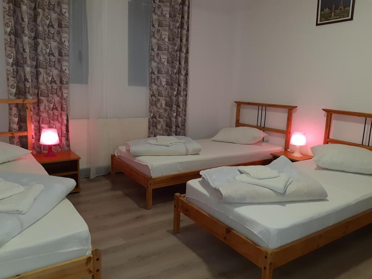 Carol 51 Hostel 布加勒斯特 外观 照片