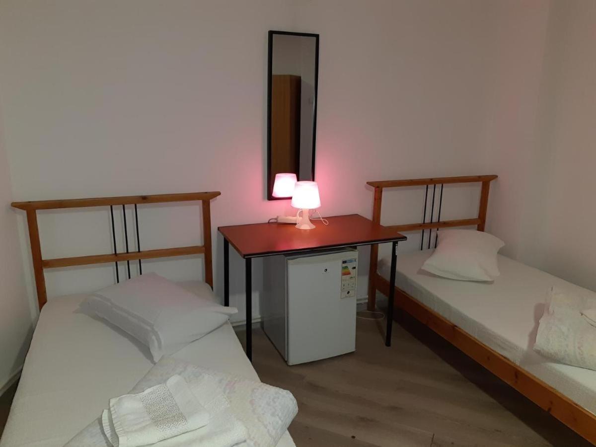 Carol 51 Hostel 布加勒斯特 外观 照片