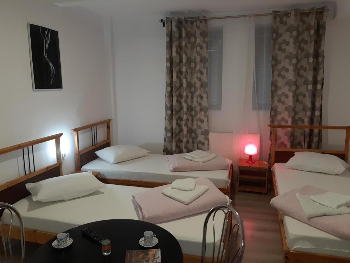 Carol 51 Hostel 布加勒斯特 外观 照片